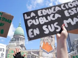 Tercera semana de paro universitario por recomposición salarial