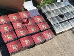 Vendían perfumes árabes truchos, quedaron detenidos y casi 2 mil frascos fueron secuestrados