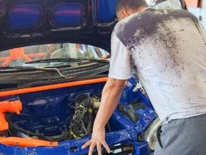 Presos de la cárcel de Saavedra reacondicionaron un auto que compite en el Rally del Sudoeste