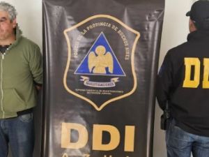 Un hombre rompió la tobillera electrónica, violó la domiciliaria y secuestró a su expareja en Rauch