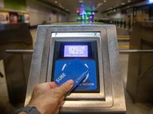 Aumenta el transporte: suben casi un 5% las tarifas de colectivos, subte y peajes