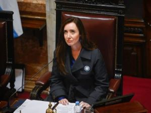 Villarruel denunció penalmente a Petri, después de un cruce en redes