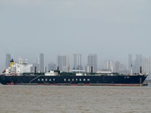 Se reanudan los cruces de buques en el estrecho de Ormuz tras la tregua