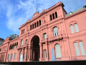 Suspenden el ingreso a Casa Rosada a periodistas de medios mencionados en la campaña rusa