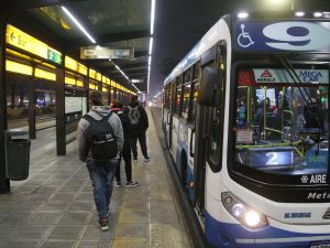 Colectivos: la UTA anunció que el transporte disminuirá su frecuencia a partir de medianoche