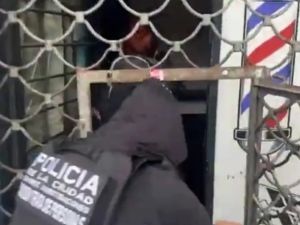 Floresta: allanaron una barbería en la que se ocultaba un prostíbulo