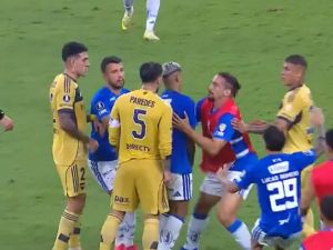 Final caliente en Cruzeiro-Boca: empujones y forcejeos tras el pitazo final