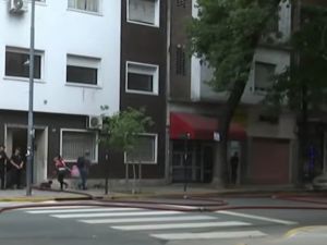 Fatal incendio en Villa Crespo: un jubilado murió y más de 15 personas tuvieron que ser evacuadas