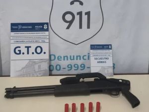 La Plata: arrestaron a un hombre que tenía enjaulado a su hijo con autismo