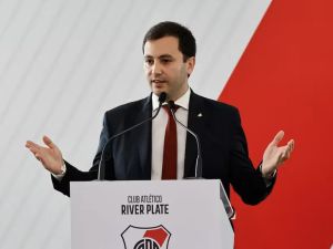 Dos clásicos perdidos en cinco meses y la ida de Gallardo, un inicio negativo de gestión de Di Carlo en River