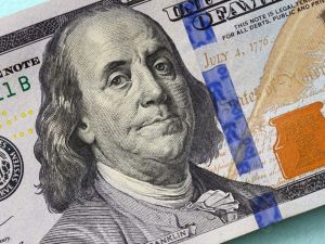 El dólar volvió a subir y alcanzó el valor más alto en más de un mes