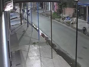 Un policía de la Ciudad mató de diez tiros a una delincuente en La Matanza y terminó detenido