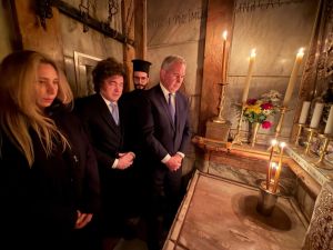 A un año de la muerte del papa Francisco, Milei le rindió homenaje en el Santo Sepulcro