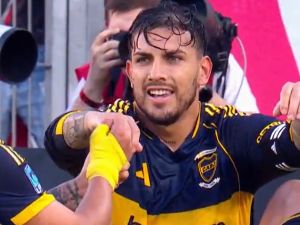 Paredes marca de penal y Boca se adelanta en el superclásico