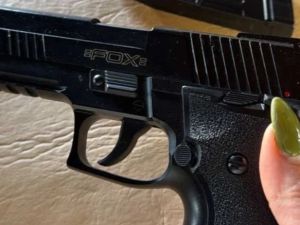 Un alumno entró con un arma a una escuela y le habría apuntado a sus compañeros