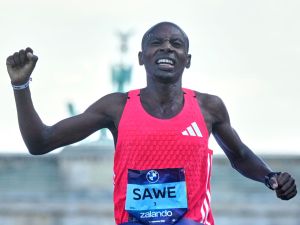 Sabastian Sawe, el primer hombre en correr un maratón en menos de dos horas
