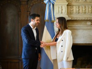 Torres firmó con Nación el pago de la deuda de Anses con Chubut por más de $48 mil millones