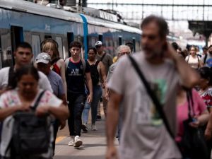 El humor social en caída libre mientras se desploman las expectativas económicas