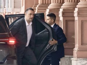 Caso Adorni: gastó $14 millones en muebles para su departamento en Caballito