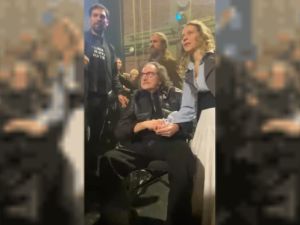 Charly García fue a ver a Elena Roger en “Invasiones I: No bombardeen Buenos Aires”
