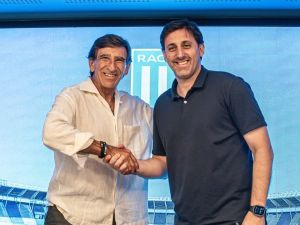 Milito dijo que el plantel de Racing “necesita un cambio de aire”
