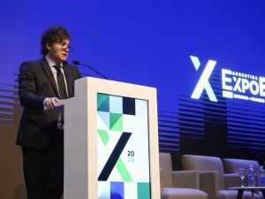 En la Bolsa de Cereales, Milei anunció la baja de retenciones al trigo, la cebada y la soja