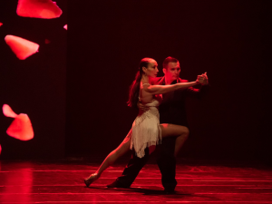 Mora Godoy se presenta en la reapertura del Teatro Santa María