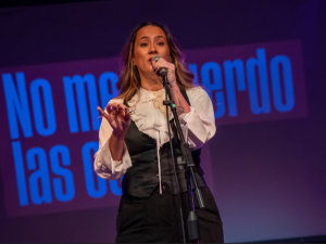 De la carga mental a la niebla mental: "No me acuerdo las cosas", unipersonal de antiayuda de Julieta Otero