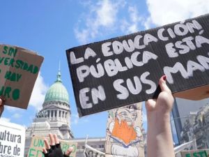 El Gobierno dice que cumple con el presupuesto universitario y calificó de “falsa” la denuncia por los hospitales