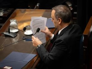 Levantaron el secreto fiscal de Manuel Adorni y su esposa, Bettina Angeletti