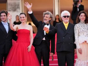 Cannes: una emergencia médica interrumpió la función de prensa del film de Almodóvar que protagoniza Leonardo Sbaraglia
