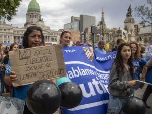 Trabajadores de la salud, sindicatos y organizaciones sociales marchan a Plaza de Mayo