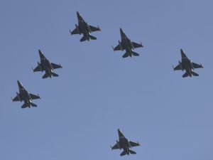Polémica por adquisiciones de la Fuerza Aérea: sobreprecios y falta de controles