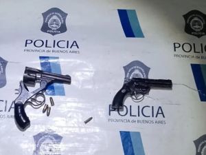 Ensenada: filmaron a su bebé empuñando un arma de fuego y lo subieron a sus redes