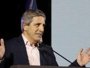 Caputo quiere convencer a los contadores del plan de Inocencia Fiscal