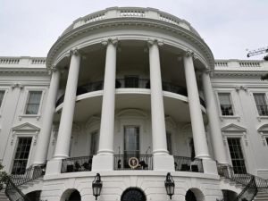 Tensión en Washington: el Servicio Secreto hirió a un hombre armado cerca de la Casa Blanca