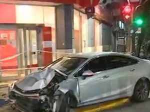Tiene 18 años, manejaba alcoholizado y chocó contra un banco en pleno Palermo