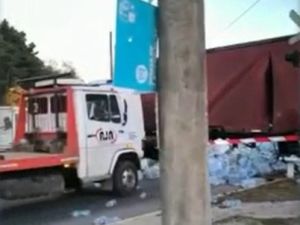 Choque de una formación del tren San Martín con un camión