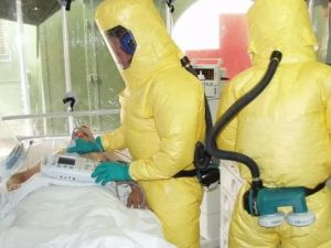 África alerta de “alto riesgo” en diez países por el brote de ébola