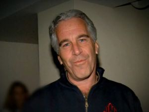 Nuevas presuntas víctimas de Jeffrey Epstein acudieron a la Fiscalía de París