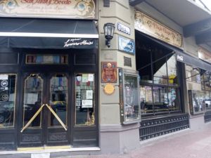 El Homero Manzi, icónico bar de Buenos Aires, enfrenta un juicio laboral de 220 millones de pesos y advierte que podría cerrar