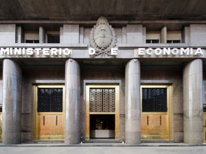 El riesgo país perforó los 500 puntos: los bonos argentinos continuaron la mejora