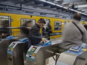 Subte: anunciaron una apertura de molinetes por un reclamo salarial