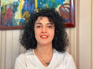 Más de 110 Premios Nobel piden a Irán que libere a la activista Narges Mohammadi, gravemente enferma