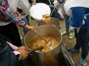 Kicillof suspendió la ayuda alimentaria y crece la tensión interna
