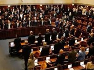 La coalición del gobierno israelí presentó una iniciativa para disolver el Parlamento