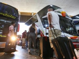 El Gobierno deja de financiar pasajes gratis en micros de larga distancia a discapacitados, trasplantados y niños con cáncer