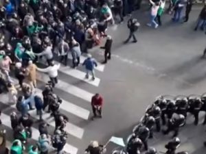 Protestas y movilizaciones sobre la General Paz, a la altura de San Martín