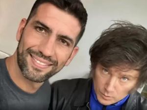 El diputado libertario Quintar fue a trabajar al Congreso con un auto valuado en más de 200 mil dólares