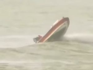 Ingresaron al mar en medio de la ciclogénesis, los rescataron y fueron denunciados